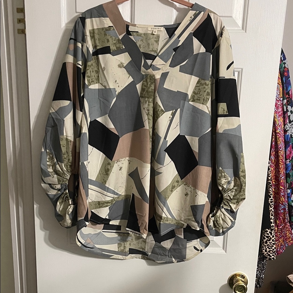 JODIFL Abstract Geo-Print V-Neck Blouse in Olive, Gray & Tan
